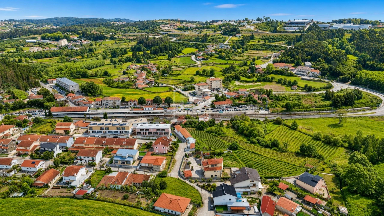 Moradia T5 para Venda em Caide de Rei Foto 2