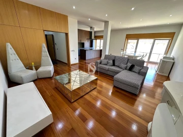 Apartamento T4 para Venda em Póvoa de Varzim, Beiriz e Argivai