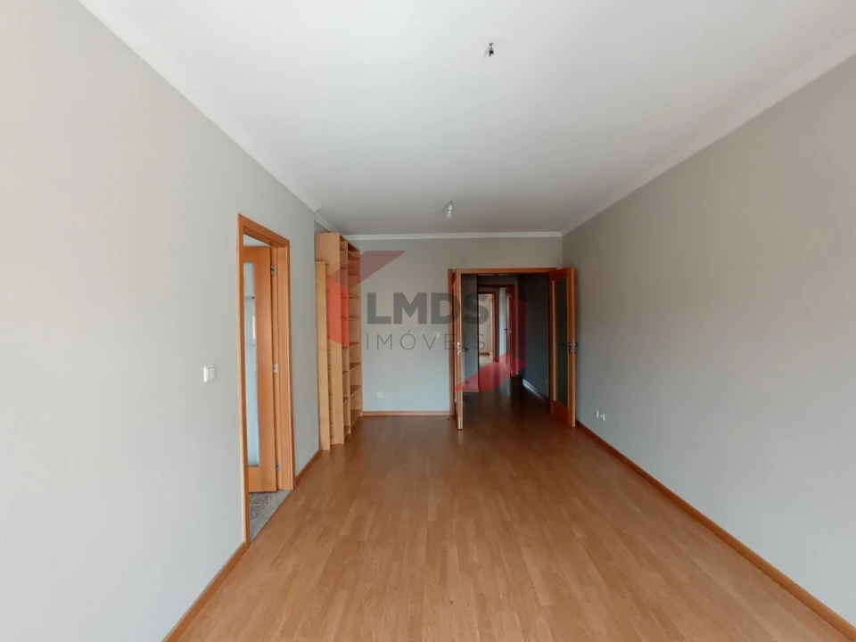 Apartamento T1 para Venda em Paranhos Foto 4