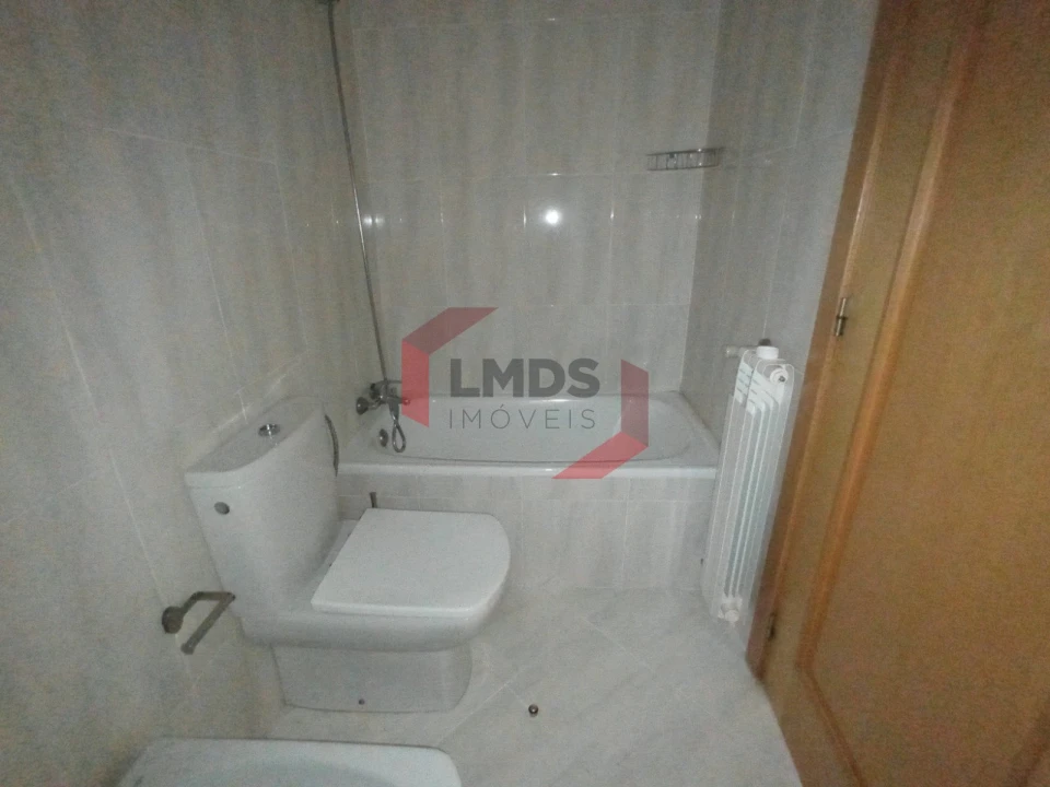 Apartamento T1 para Venda em Paranhos Foto 13