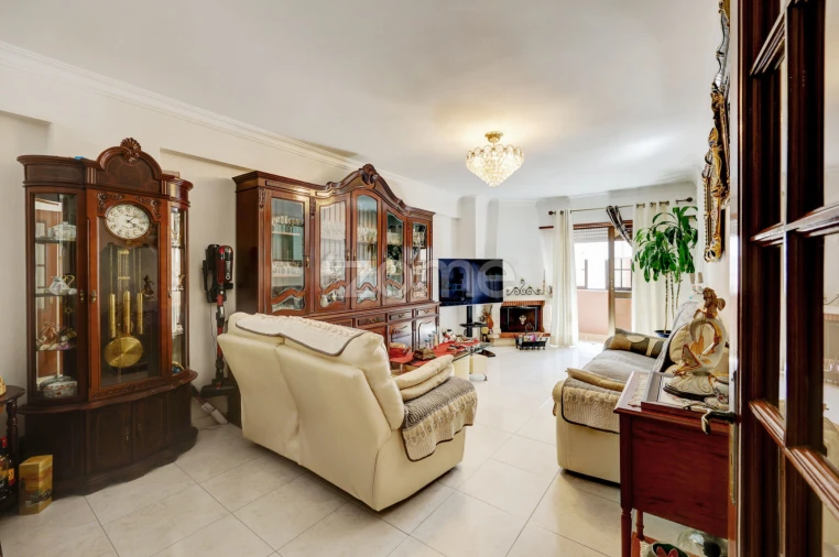 Apartamento T6 para Venda em Cacém e São Marcos Foto 4