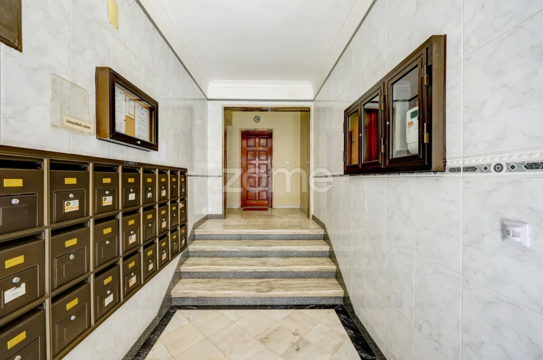 Apartamento T6 para Venda em Cacém e São Marcos Foto 47