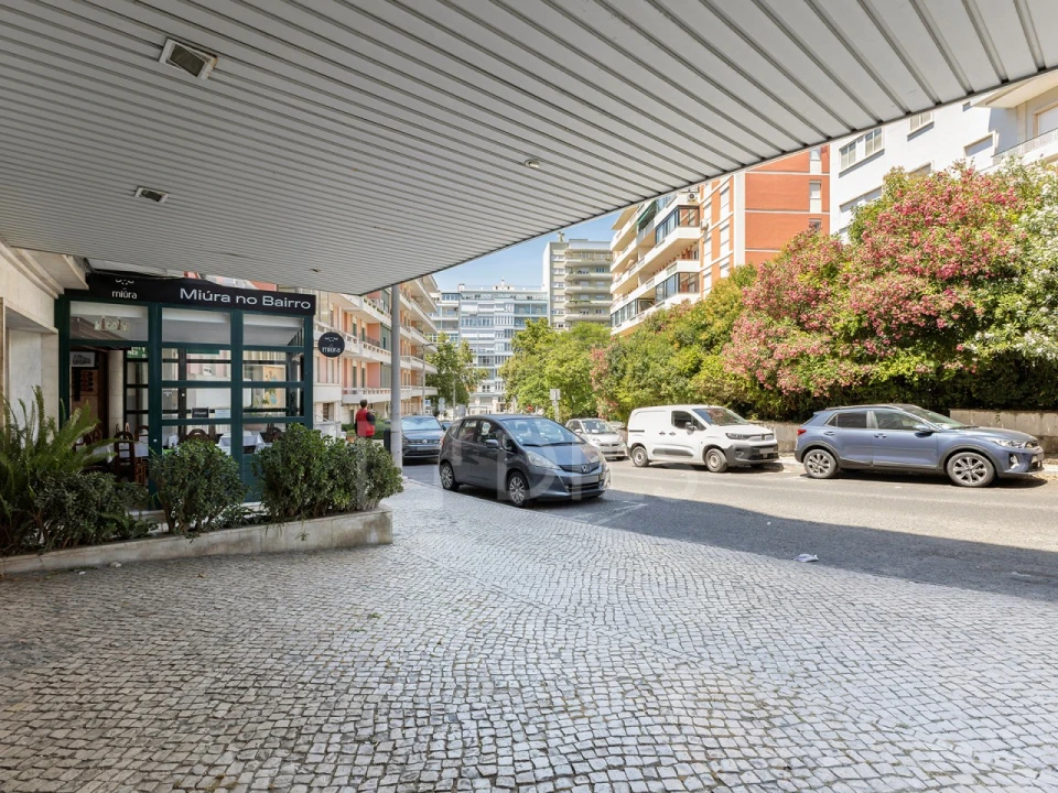 Loja para Arrendamento em Alvalade Foto 3
