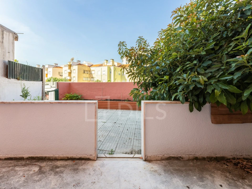Loja para Arrendamento em Alvalade Foto 9