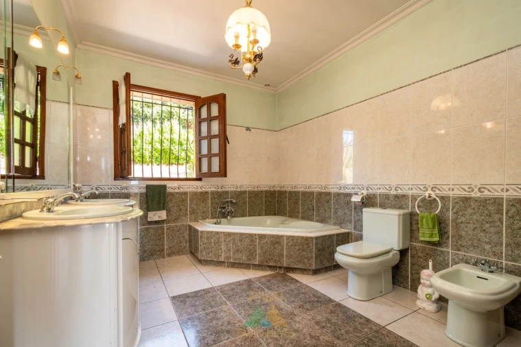 Moradia T4 para Venda em Miranda Foto 15