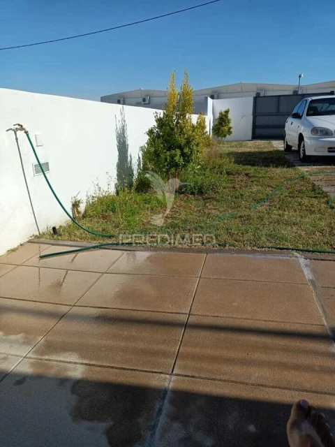 Moradia T5 para Venda em Caia, São Pedro e Alcáçova