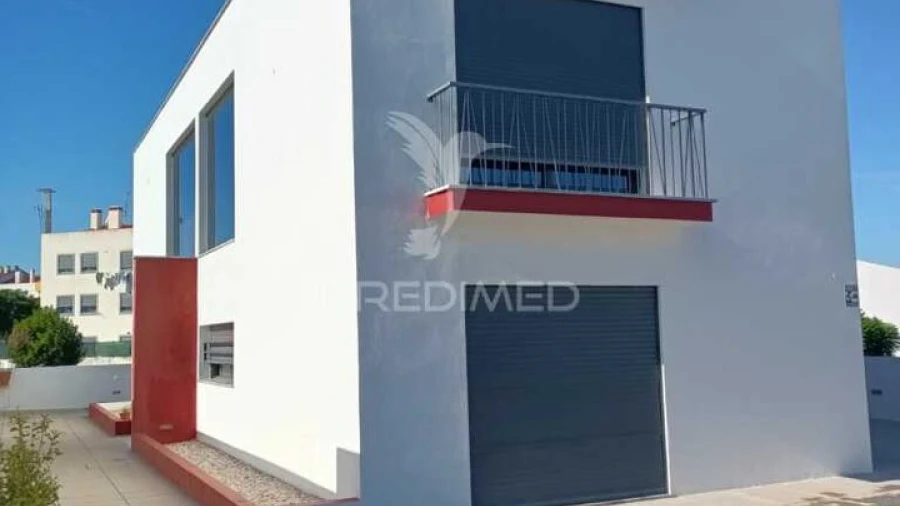 Moradia T5 para Venda em Caia, São Pedro e Alcáçova