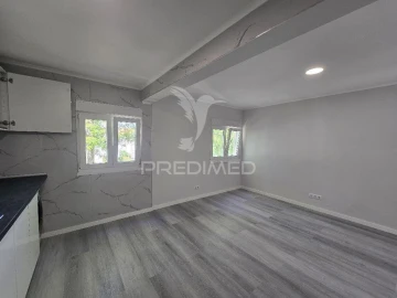 Apartamento T3 para Venda em Laranjeiro e Feijó