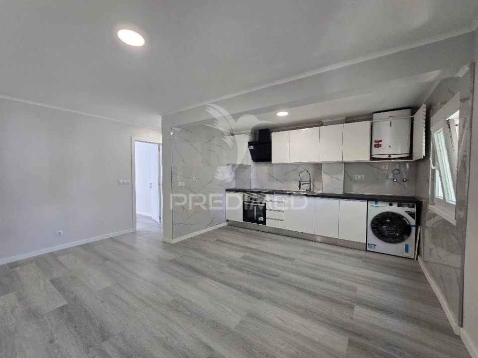 Apartamento T3 para Venda em Laranjeiro e Feijó Foto 2