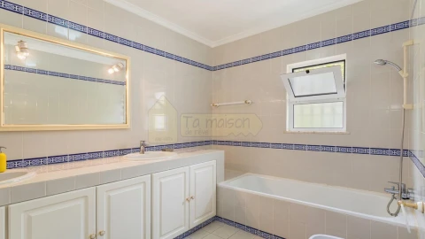 Moradia T4 para Venda em Almancil