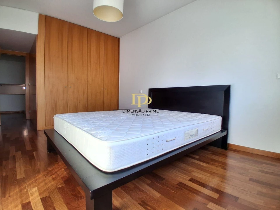 Apartamento T2 para Arrendamento em Pedrouços Foto 9