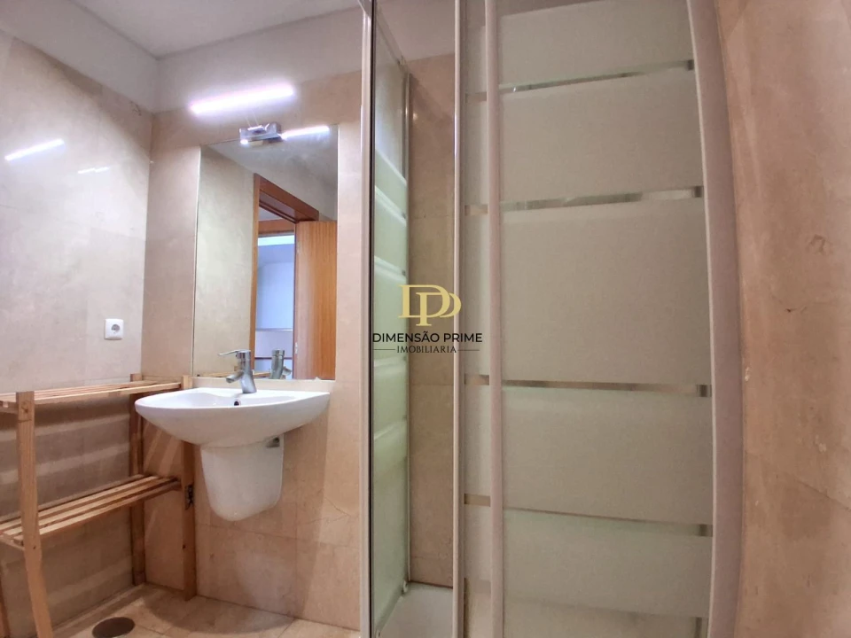 Apartamento T2 para Arrendamento em Pedrouços Foto 17