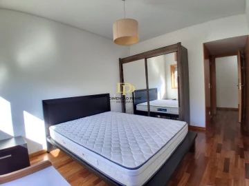 Apartamento T2 para Arrendamento em Pedrouços