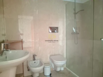 Apartamento T2 para Arrendamento em Pedrouços