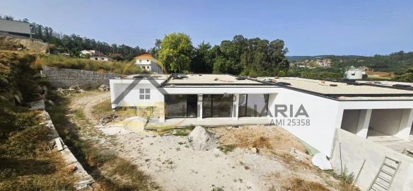 Moradia T3 para Venda em Cepães e Fareja