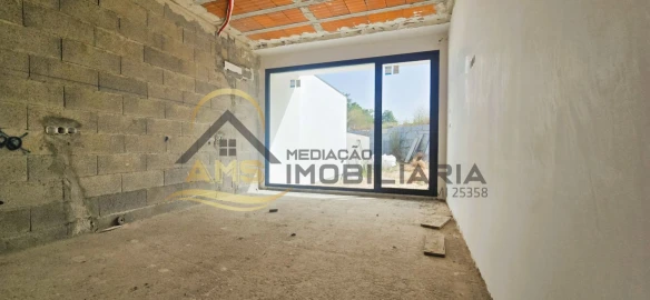 Moradia T3 para Venda em Cepães e Fareja