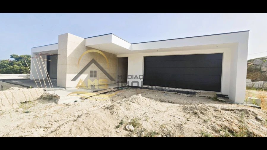 Moradia T3 para Venda em Cepães e Fareja