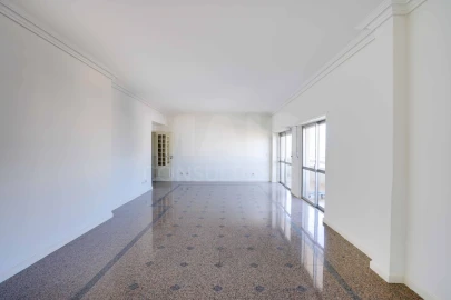 Apartamento T5 para Arrendamento em Lumiar