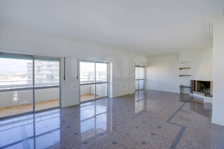 Apartamento T5 para Arrendamento em Lumiar Foto 4