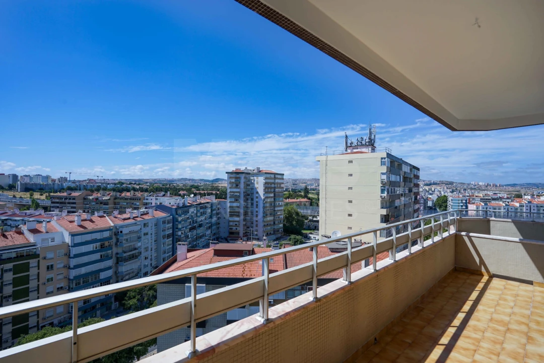 Apartamento T5 para Arrendamento em Lumiar Foto 9