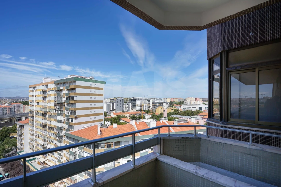 Apartamento T5 para Arrendamento em Lumiar Foto 8