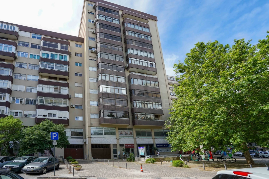Apartamento T5 para Arrendamento em Lumiar Foto 11