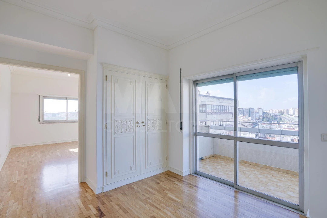Apartamento T5 para Arrendamento em Lumiar Foto 6