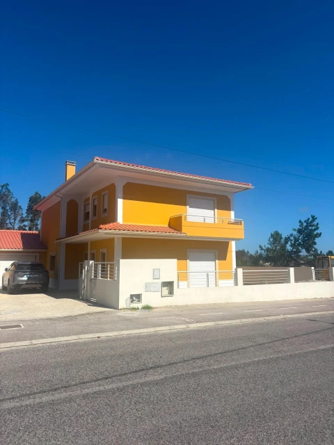 Moradia T4 para Venda em Vieira de Leiria