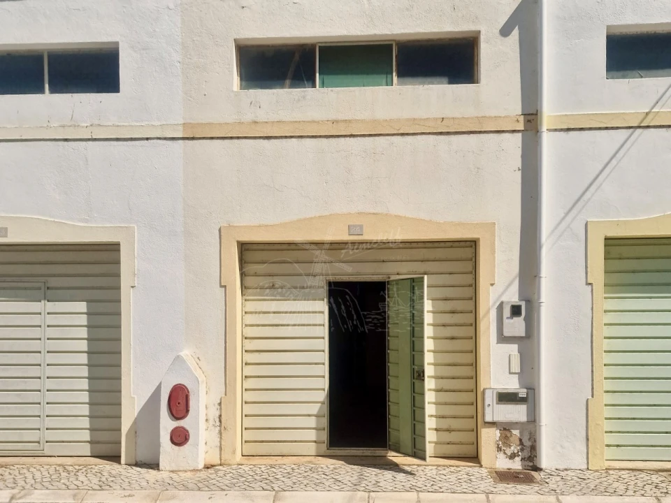 Garagem para Venda em Faro (Sé e São Pedro) Foto 1