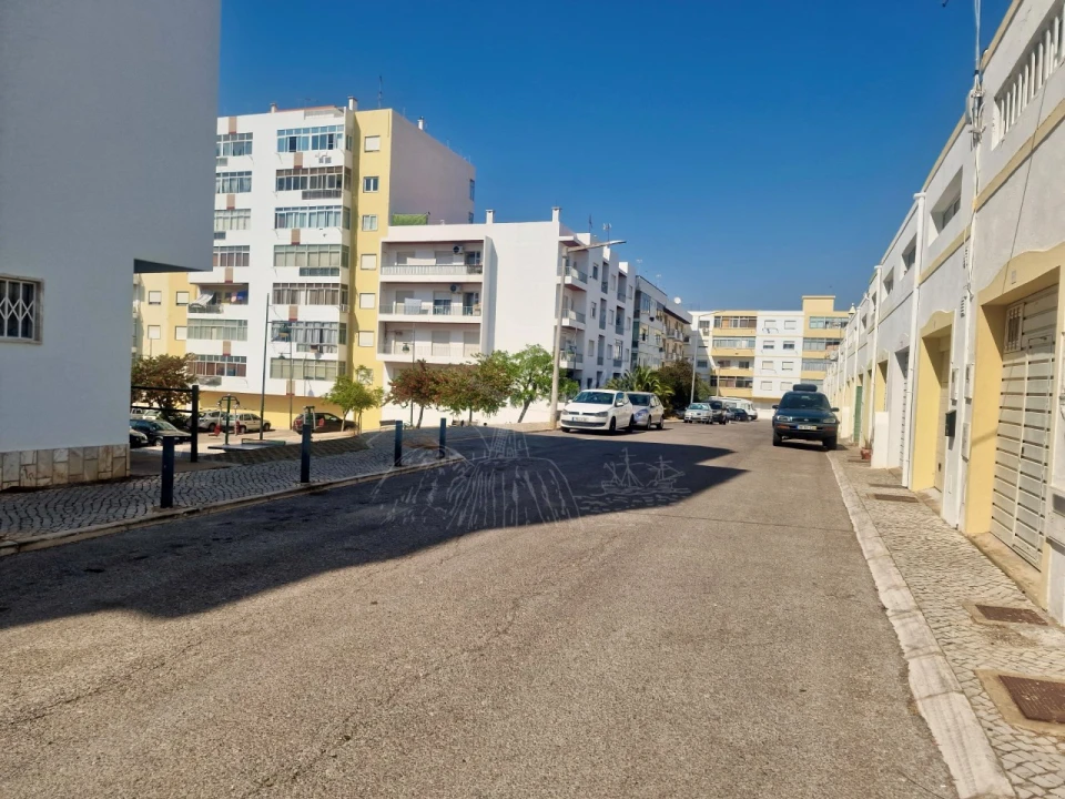 Garagem para Venda em Faro (Sé e São Pedro) Foto 9