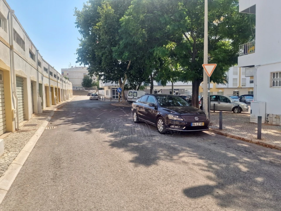 Garagem para Venda em Faro (Sé e São Pedro) Foto 10