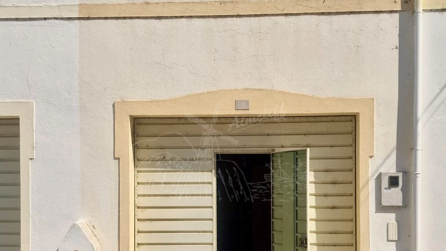 Garagem para Venda em Faro (Sé e São Pedro)
