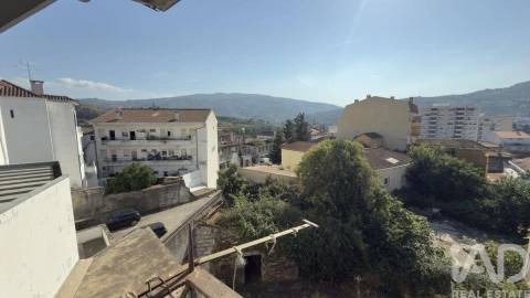 Prédio para Venda em Peso da Régua e Godim