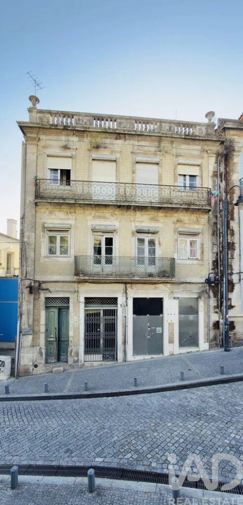 Prédio para Venda em Peso da Régua e Godim