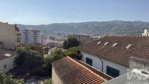 Prédio para Venda em Peso da Régua e Godim