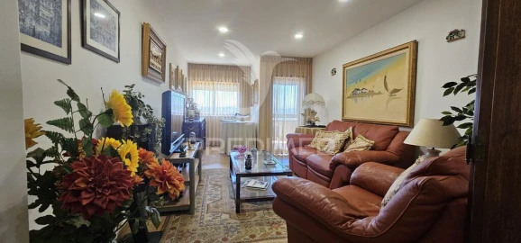 Apartamento T2 para Venda em Carcavelos e Parede