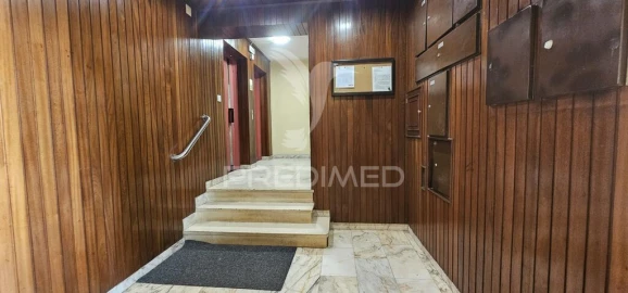 Apartamento T2 para Venda em Carcavelos e Parede