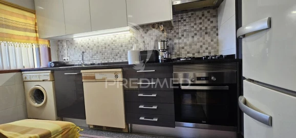 Apartamento T2 para Venda em Carcavelos e Parede