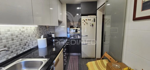 Apartamento T2 para Venda em Carcavelos e Parede