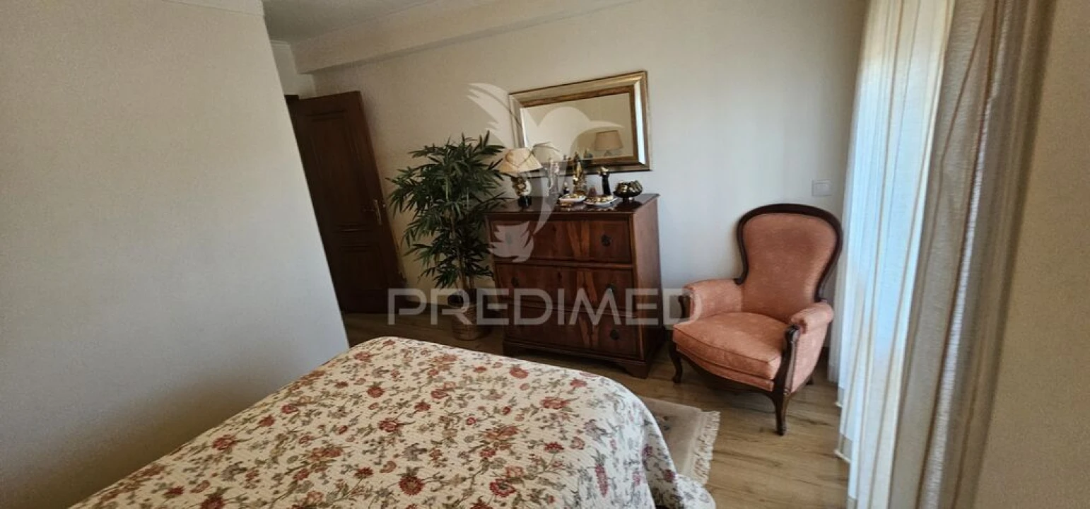 Apartamento T2 para Venda em Carcavelos e Parede Foto 9