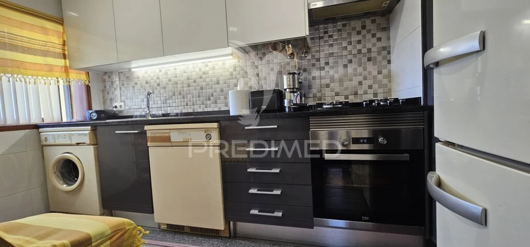 Apartamento T2 para Venda em Carcavelos e Parede Foto 5