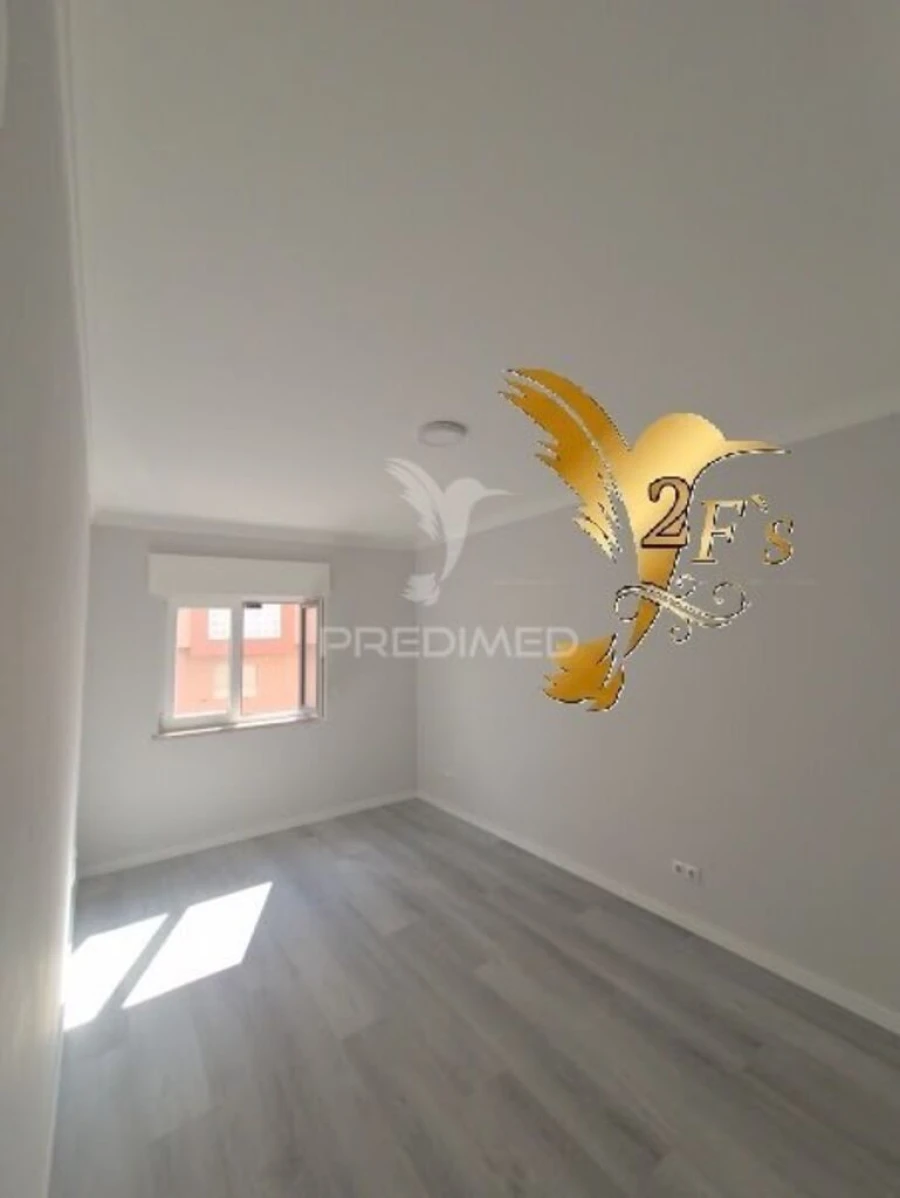 Apartamento T2 para Venda em Corroios Foto 10