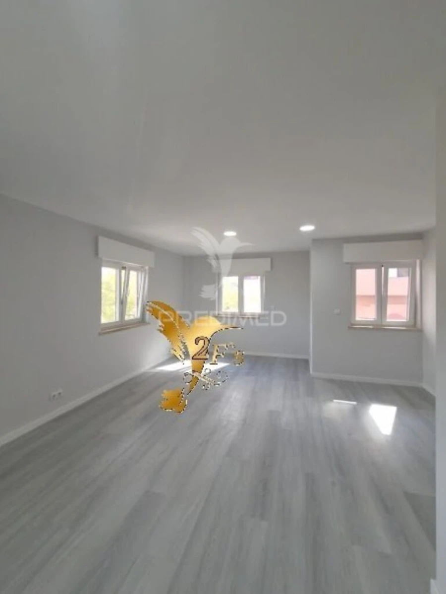 Apartamento T2 para Venda em Corroios Foto 3