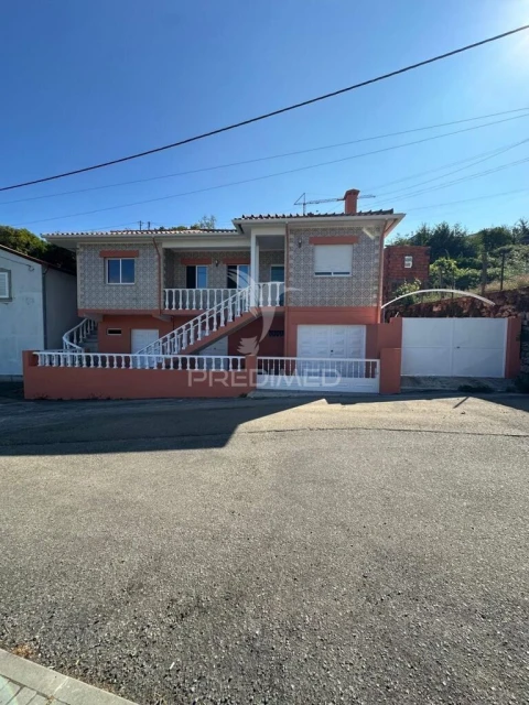 Moradia T3 para Venda em Cedrim e Paradela