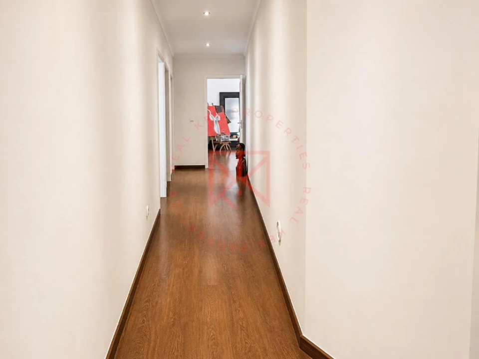 Apartamento T3 para Venda em Pena, Quintã e Vila Cova Foto 2