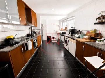 Apartamento T3 para Venda em Pena, Quintã e Vila Cova