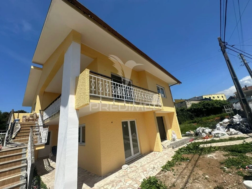 Moradia T3 para Venda em Santa Maria de Lamas Foto 2