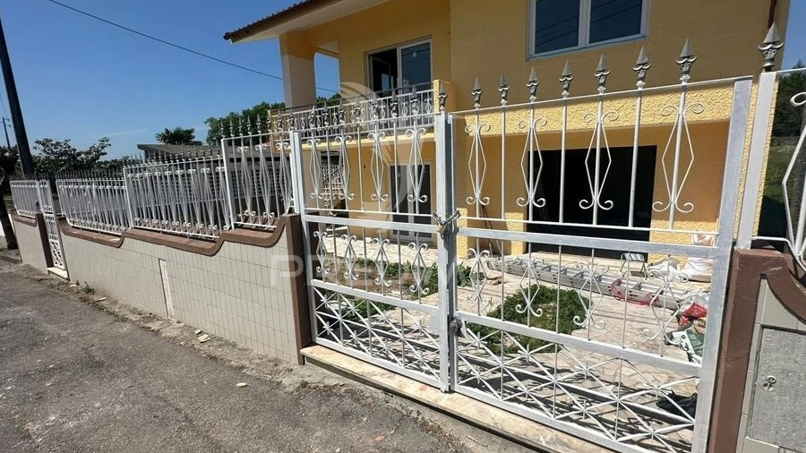 Moradia T3 para Venda em Santa Maria de Lamas