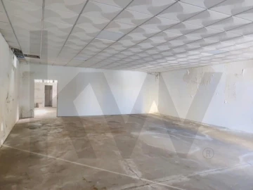 Armazém para Arrendamento em Santa Maria, São Pedro e Matacães