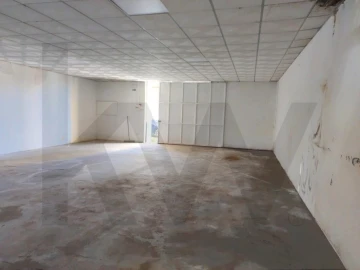 Armazém para Arrendamento em Santa Maria, São Pedro e Matacães